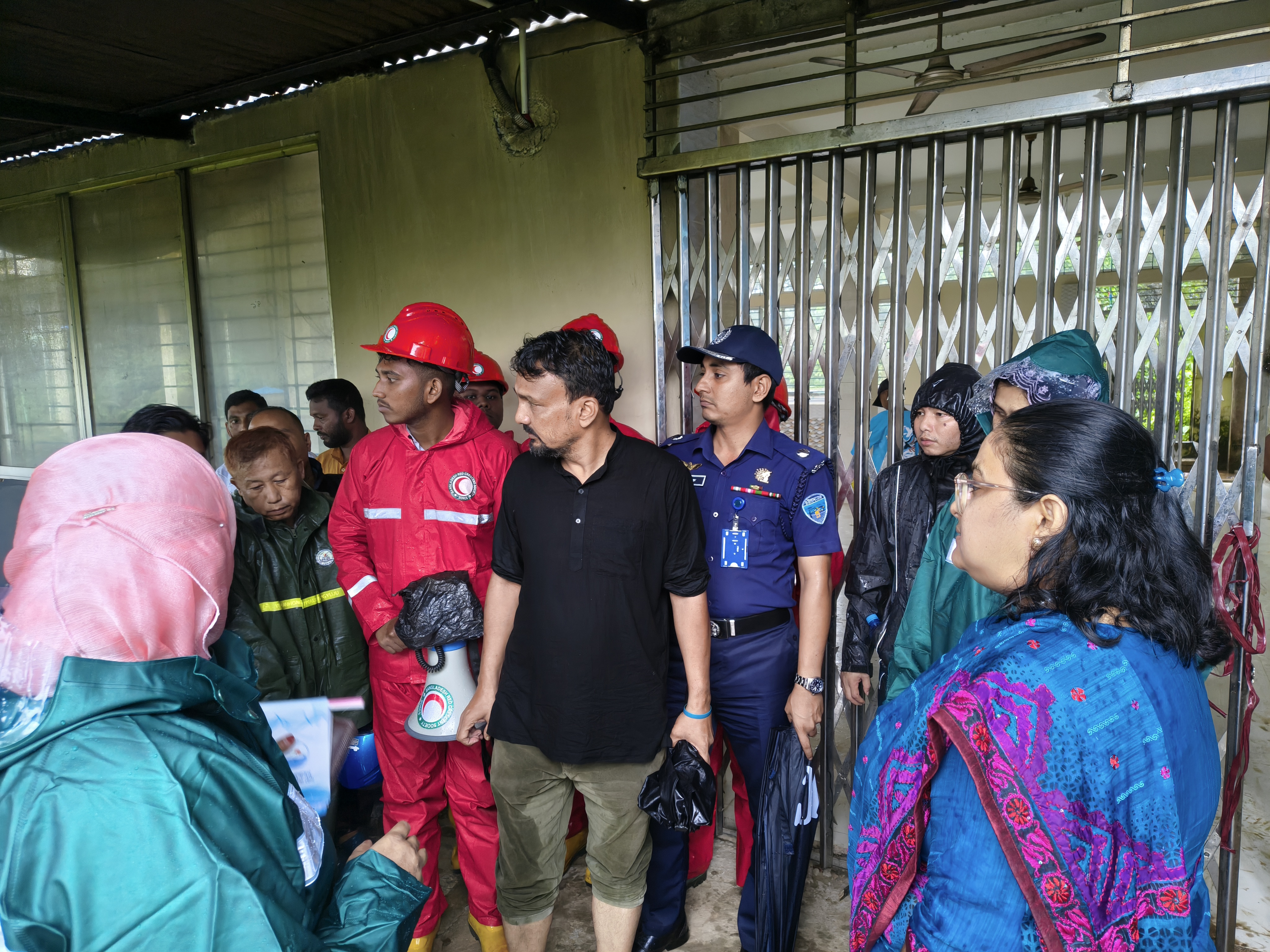 রাঙ্গামাটিতে অতিবর্ষণ: ৩১ আশ্রয়কেন্দ্রে ৪ হাজারের বেশি মানুষের আশ্রয়, দেওয়া হচ্ছে খাবার